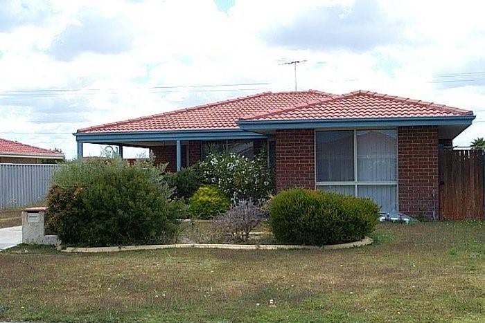 13 BASSLET PL, WARNBRO, WA 6169