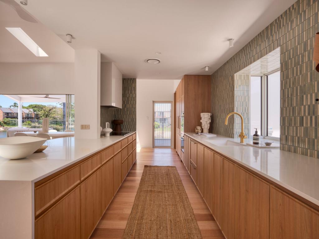 24 Maureen Ct, Broadbeach Waters, QLD 4218