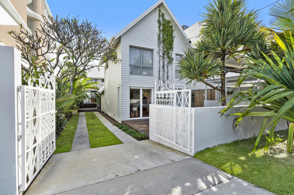 124 ALBATROSS AVE, MERMAID BEACH, QLD 4218