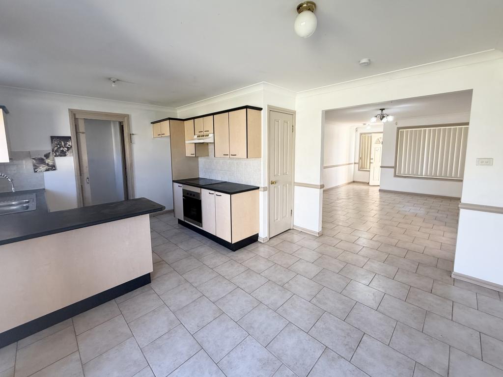 16a Woolgoolga Ave, Hoxton Park, NSW 2171