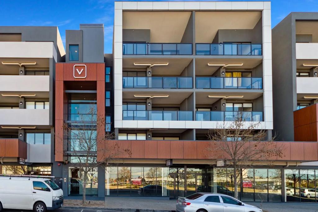 306/11 Commercial Rd, Caroline Springs, VIC 3023