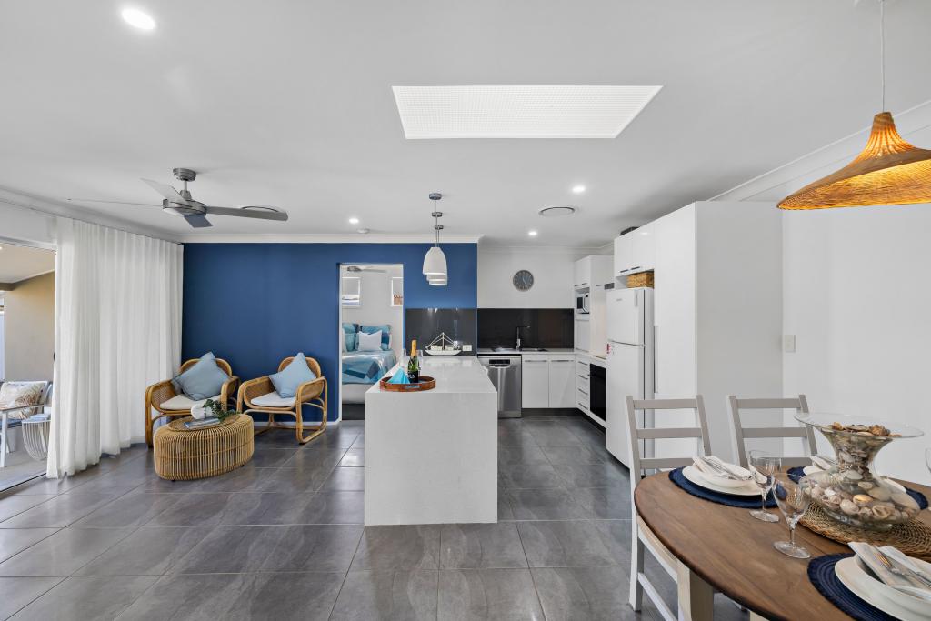 2/49 Saleng Cres, Warana, QLD 4575