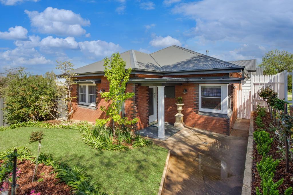 70 Maclaey Street, Turvey Park, NSW 2650