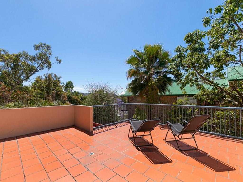 2/198 Carmody Rd, St Lucia, QLD 4067