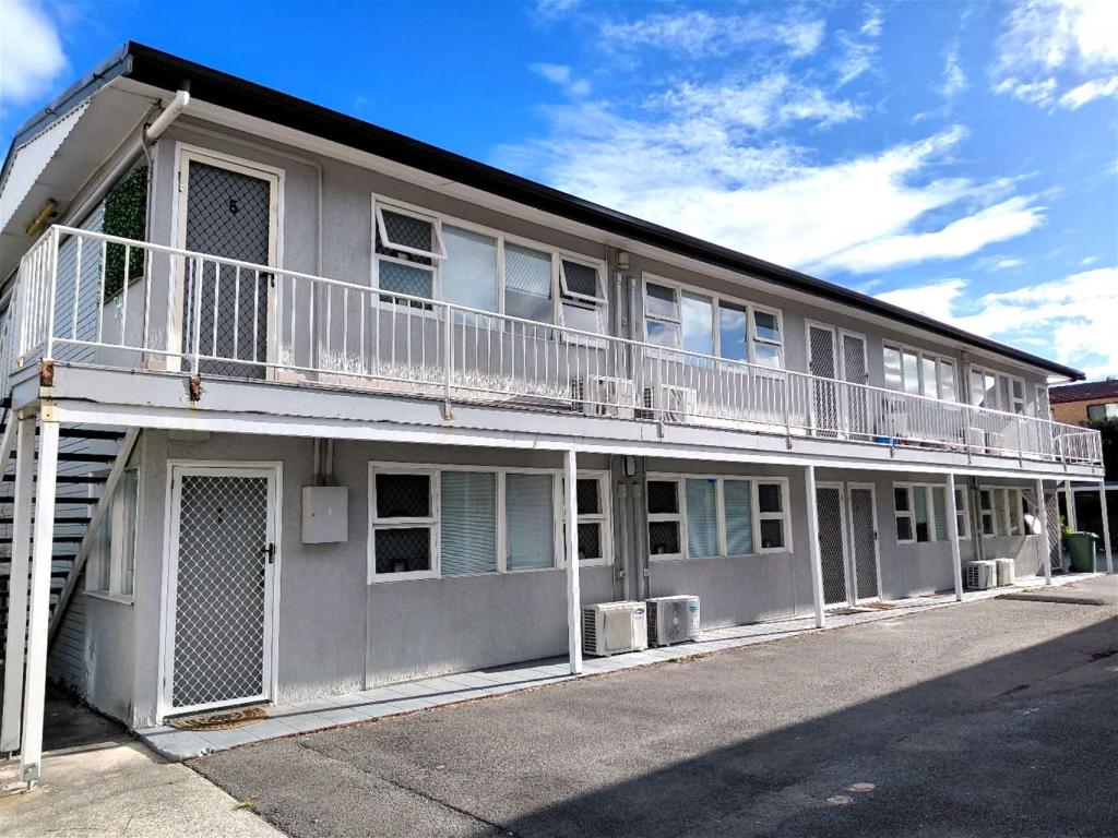 8/144 Frank St, Labrador, QLD 4215