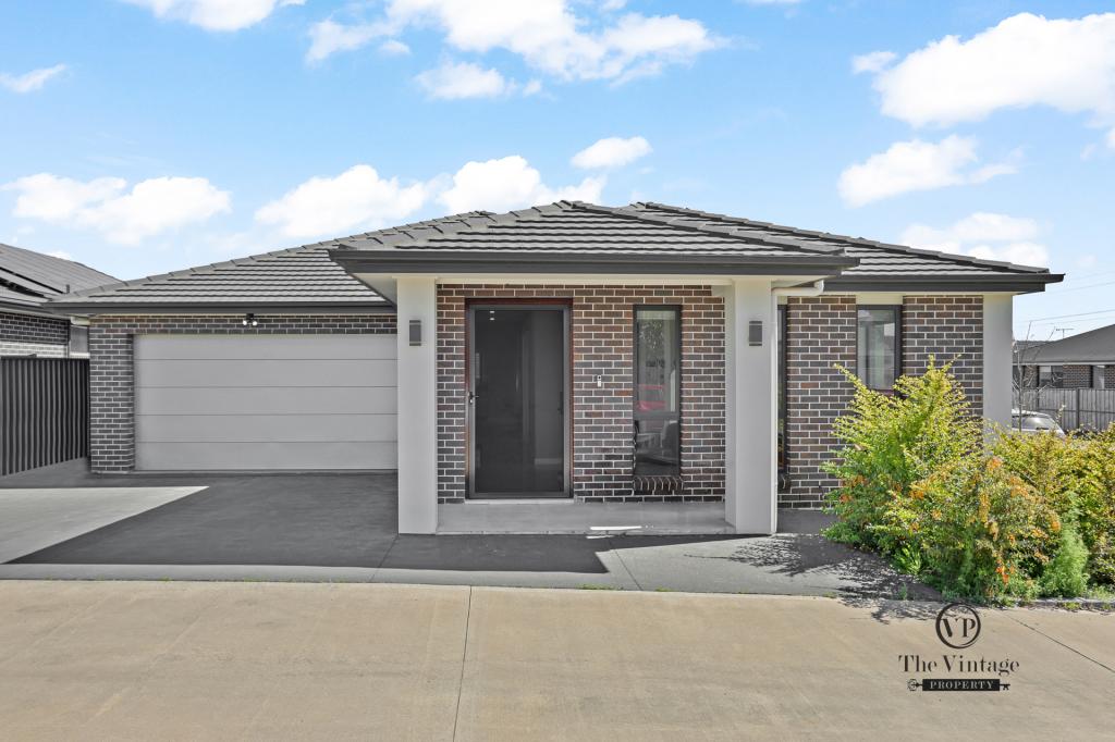 121a/121b Dransfield Dr, Oran Park, NSW 2570