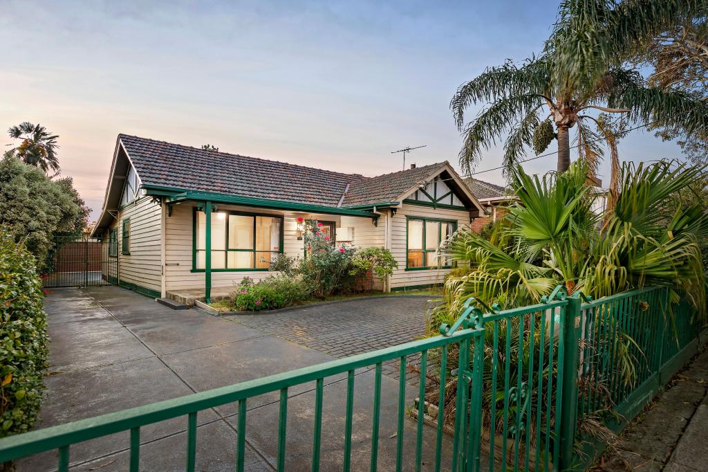 17 DANIN ST, PASCOE VALE, VIC 3044