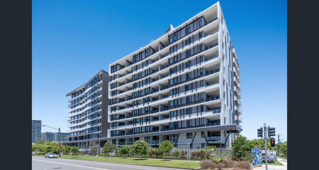 1077/123 Cavendish Rd, Coorparoo, QLD 4151