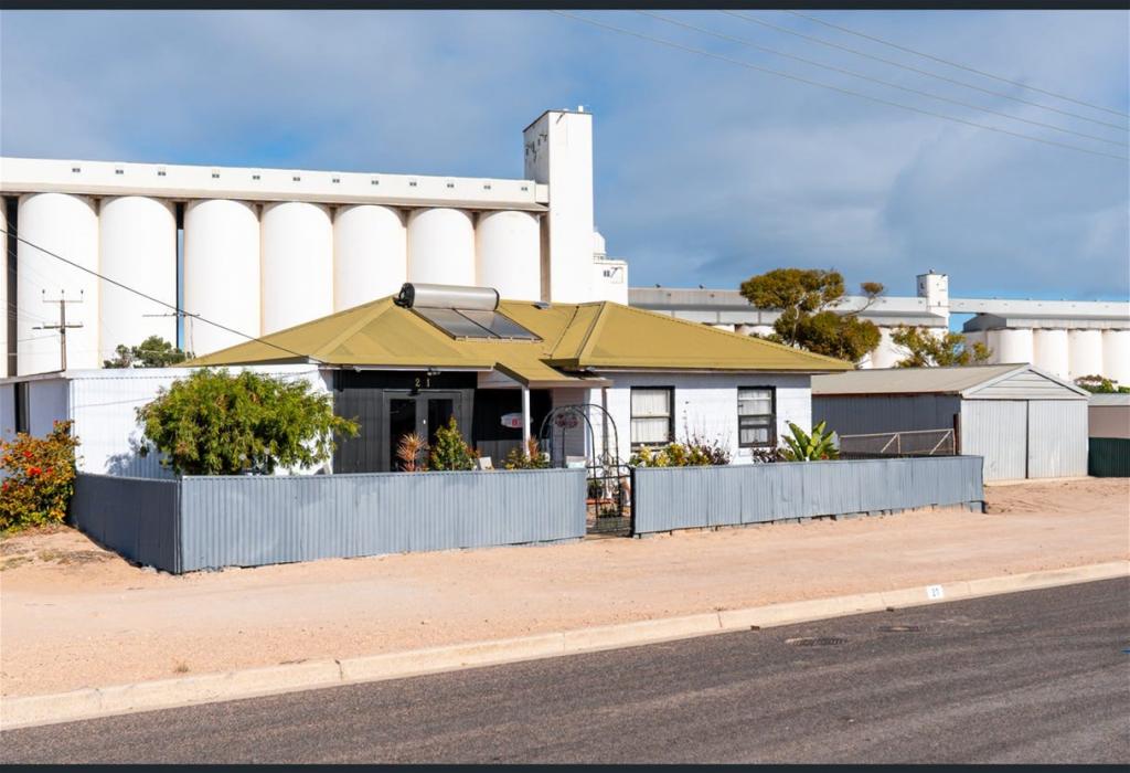 21 Kent St, Thevenard, SA 5690