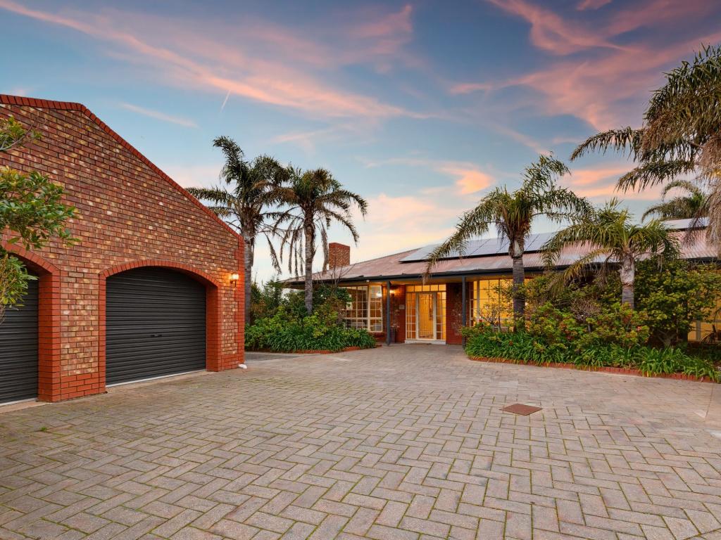 17 Elberry Cl, Moana, SA 5169
