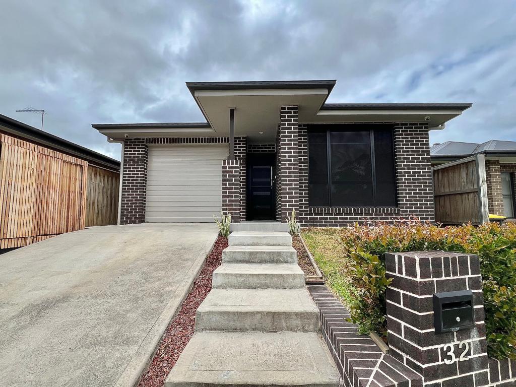 32 Creigan Rd, Bradbury, NSW 2560