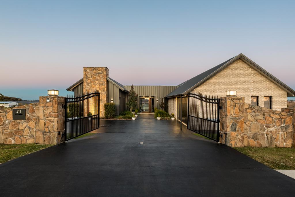 211 MOUNT RASCAL RD, MOUNT RASCAL, QLD 4350