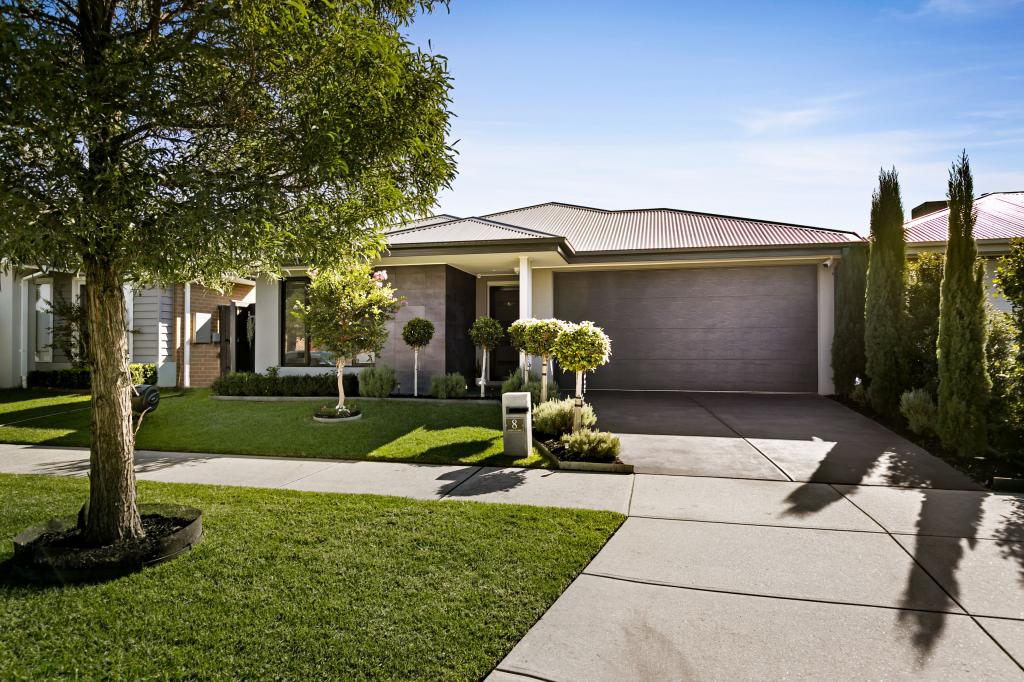 8 LEESON ST, OFFICER SOUTH, VIC 3809