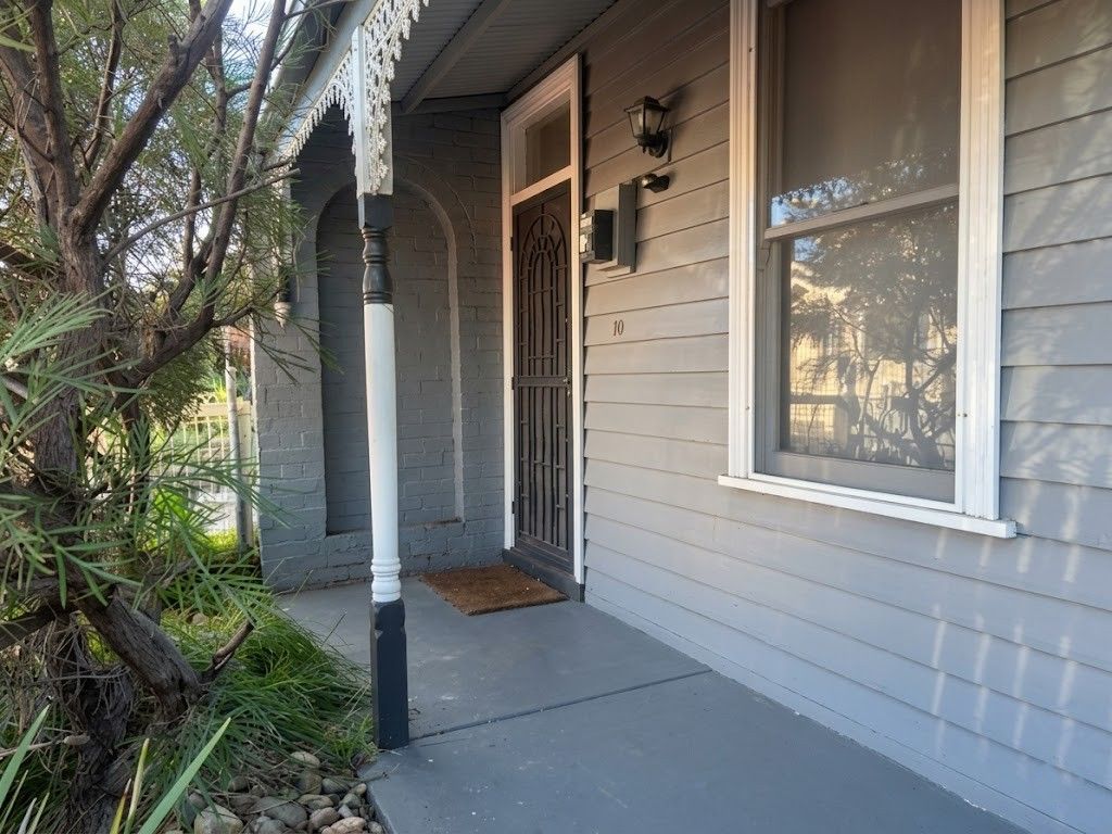 10 LEWIS ST, THORNBURY, VIC 3071