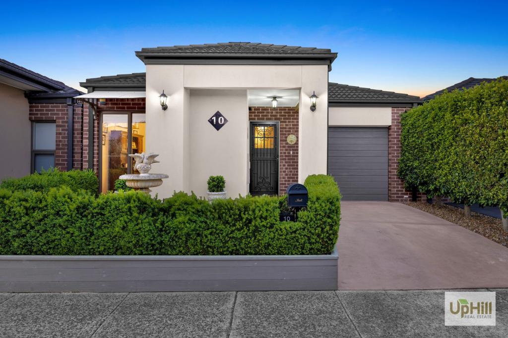 10 Calabrese Cct, Clyde North, VIC 3978