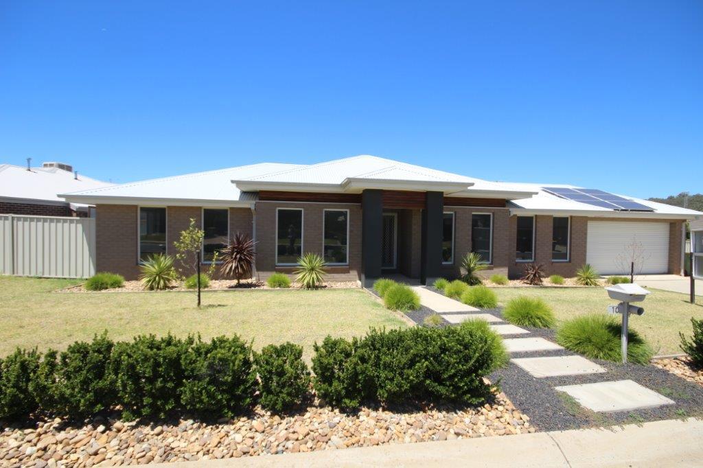 10 Fay St, Hamilton Valley, NSW 2641