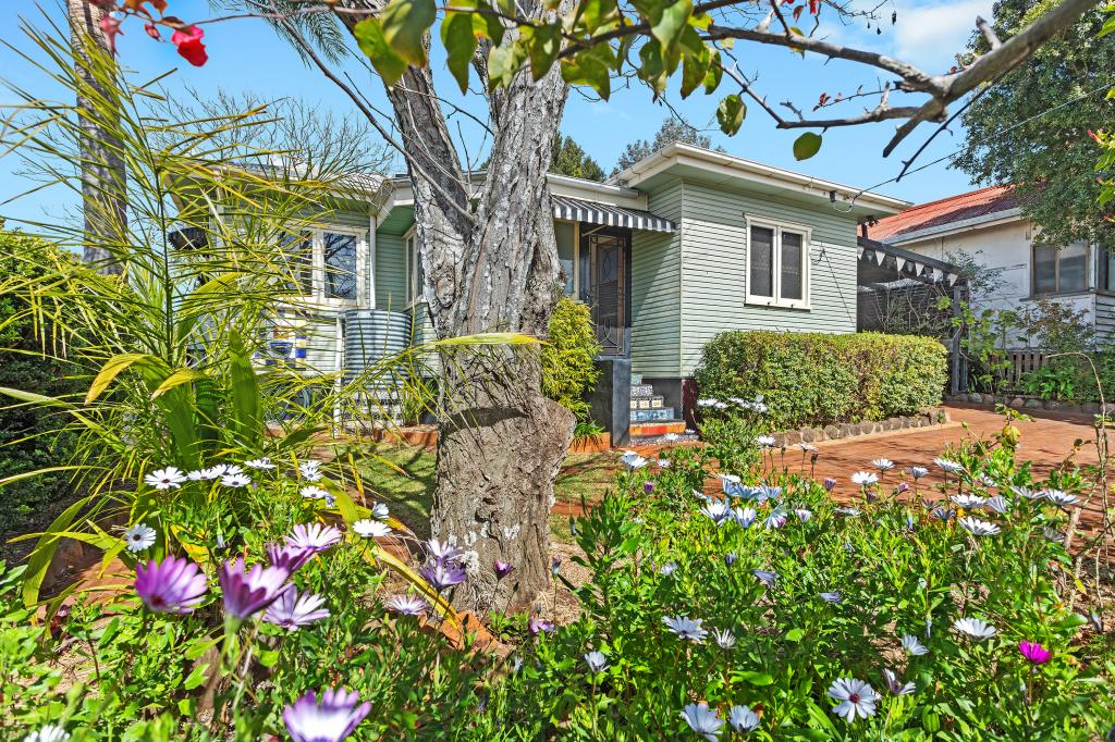 296 South St, Harristown, QLD 4350