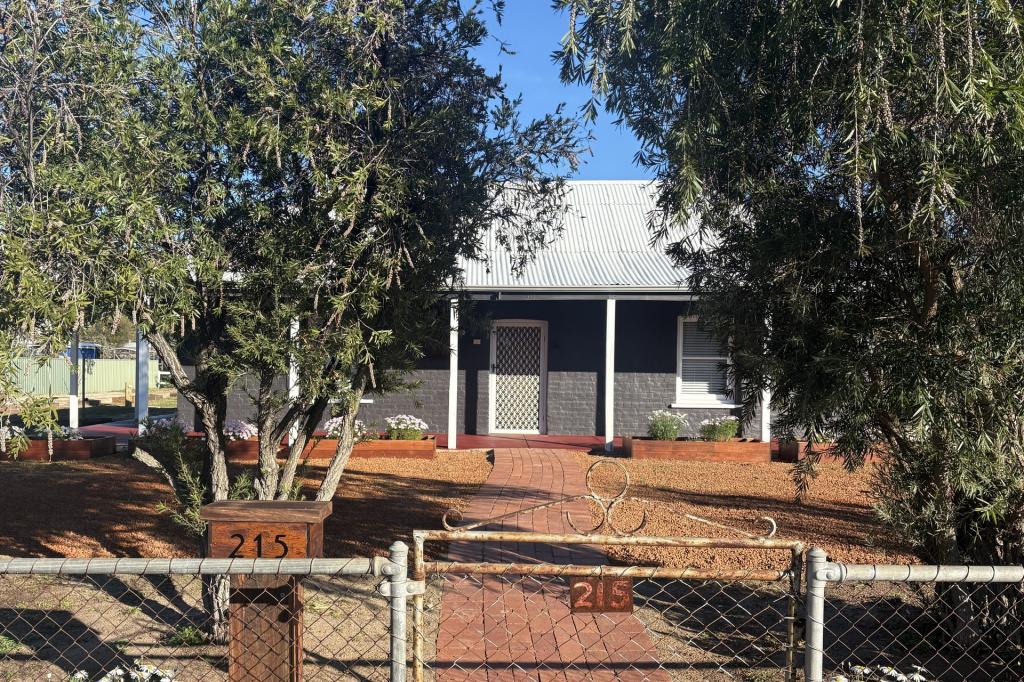 215 Avon Tce, York, WA 6302