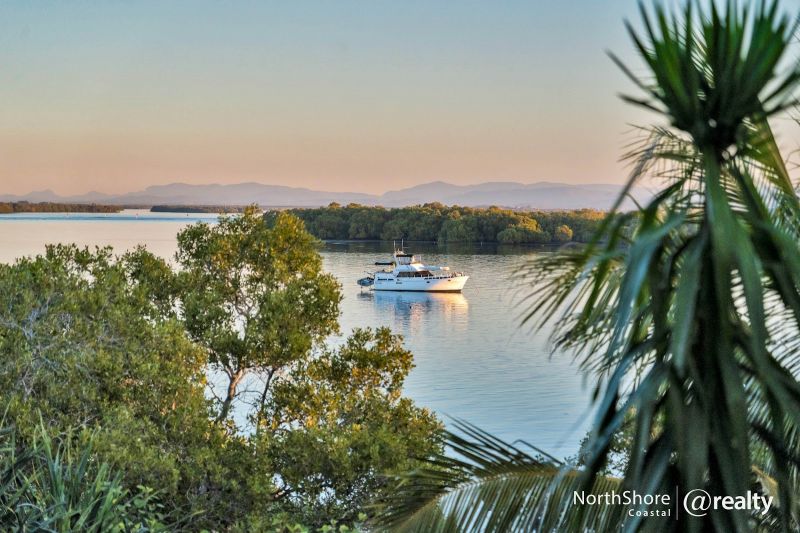 10 EMILY CRES, MACLEAY ISLAND, QLD 4184