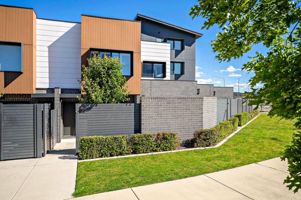 2/2 Telfer St, Coombs, ACT 2611