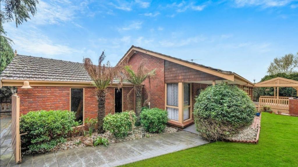 4 Tench Rise, Endeavour Hills, VIC 3802