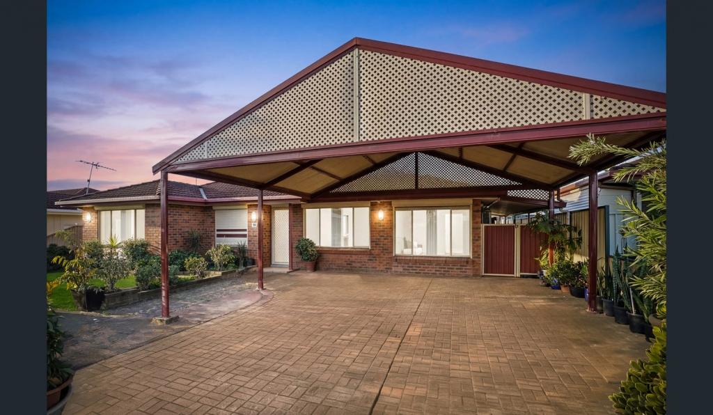 10 DOOLAN ST, DEAN PARK, NSW 2761