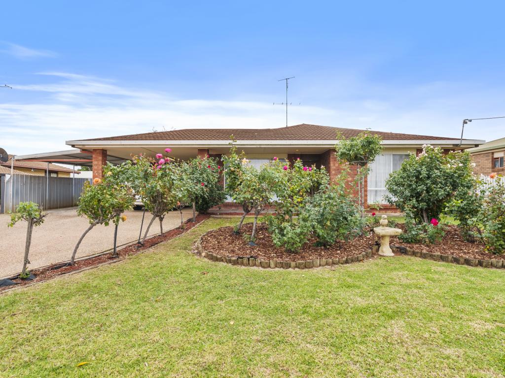 16 William St, Finley, NSW 2713