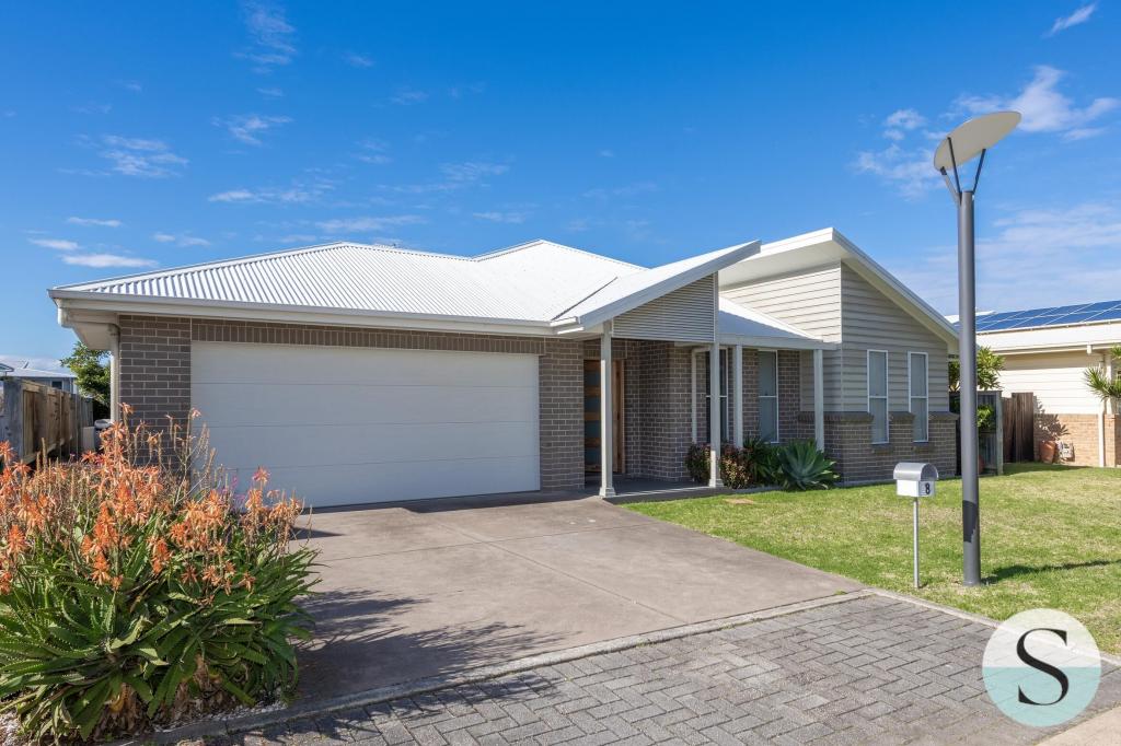 8 Seaside Cct, Caves Beach, NSW 2281
