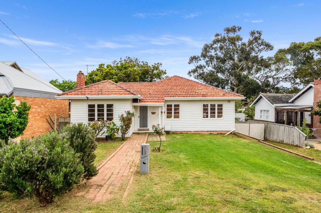 16 Starling St, Hamilton Hill, WA 6163