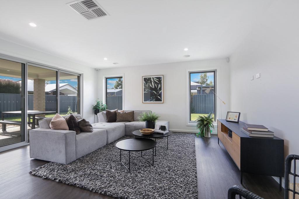 11 Newport Cres, Thurgoona, NSW 2640