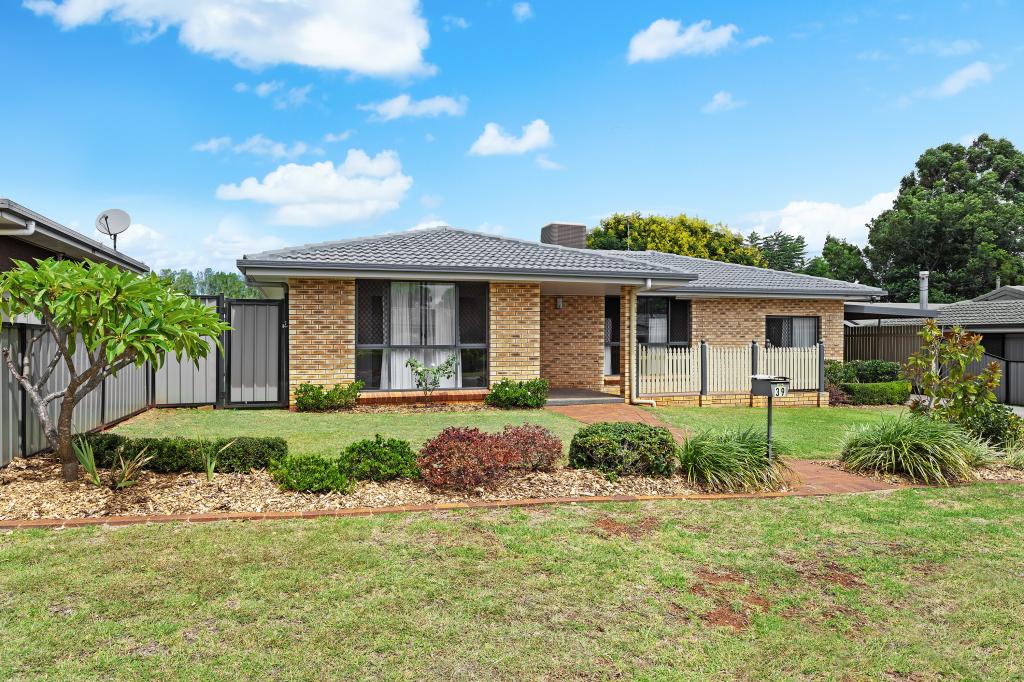 39 Cabarita Cres, Glenvale, QLD 4350