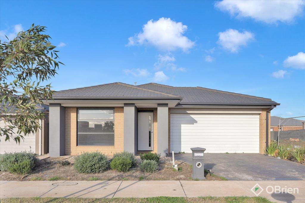 32 Adelong Bvd, Cobblebank, VIC 3338