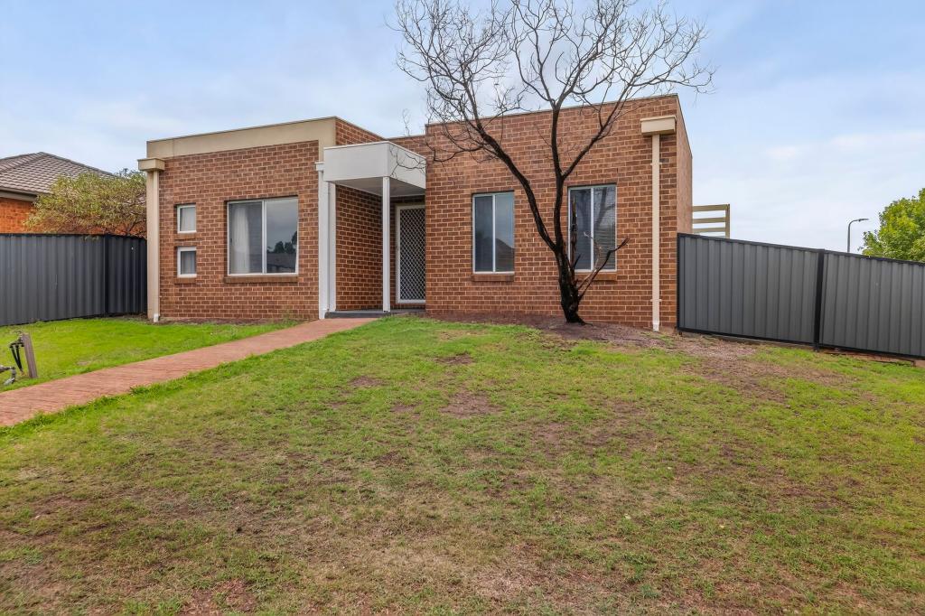 28 Lakewood Bvd, Melton, VIC 3337