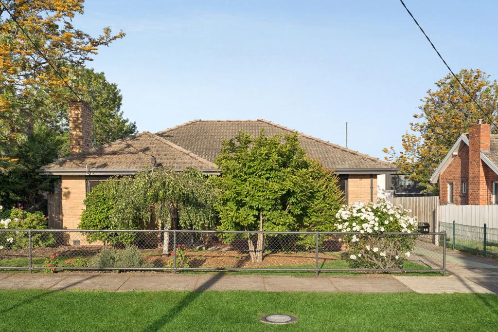 18 Gisborne Cres, Reservoir, VIC 3073