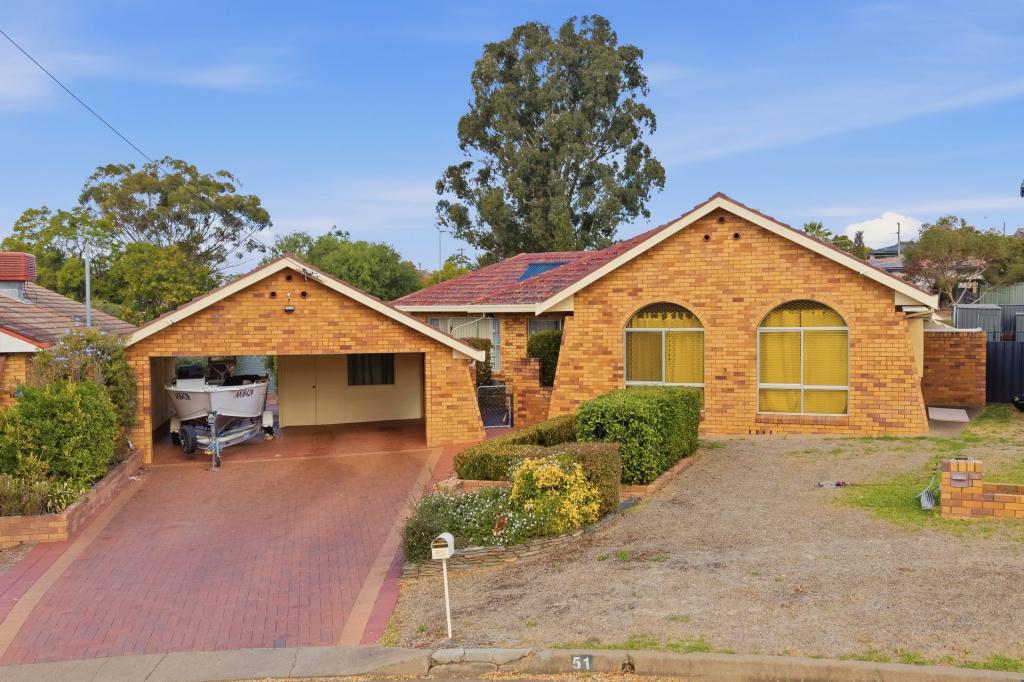 51 Holland St, South Tamworth, NSW 2340