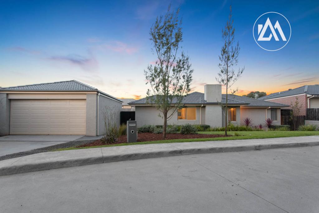 8 Harmsworth Ave, Langwarrin, VIC 3910