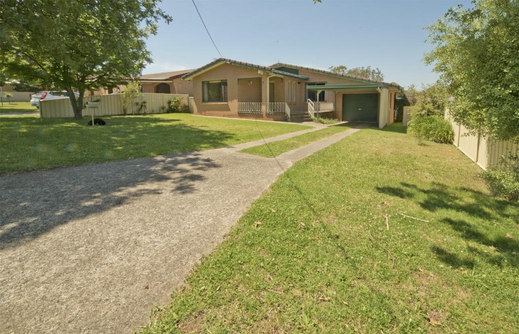 9 Lindsay Ave, Glen Innes, NSW 2370