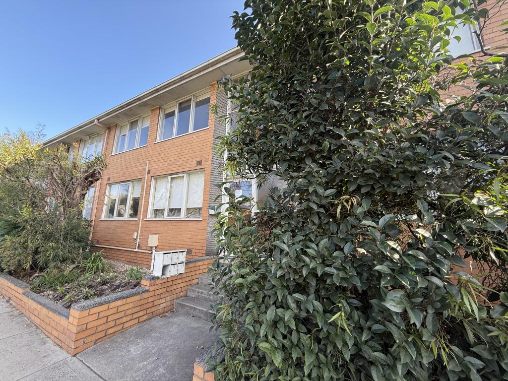 1/281 BALACLAVA RD, CAULFIELD NORTH, VIC 3161