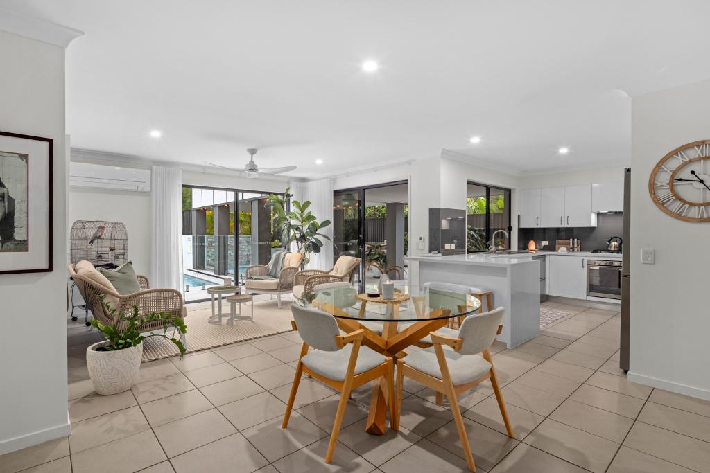 18 Bakers Ridge Dr, Oxenford, QLD 4210