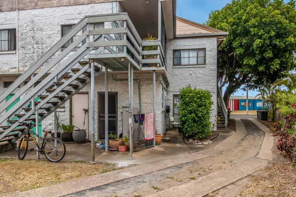 2/446 Esplanade, Torquay, QLD 4655