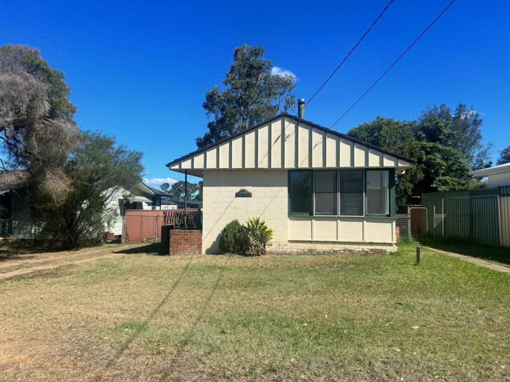 4 CYPRESS RD, NORTH ST MARYS, NSW 2760