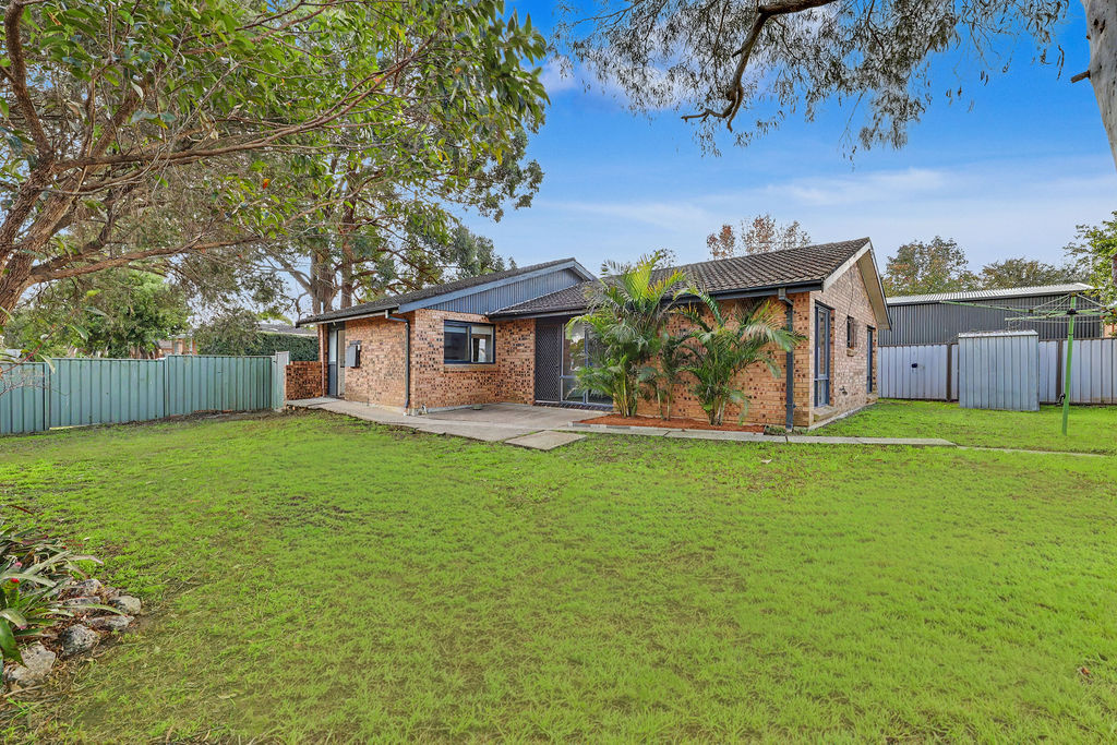 6 Redhouse Cres, Mcgraths Hill, NSW 2756
