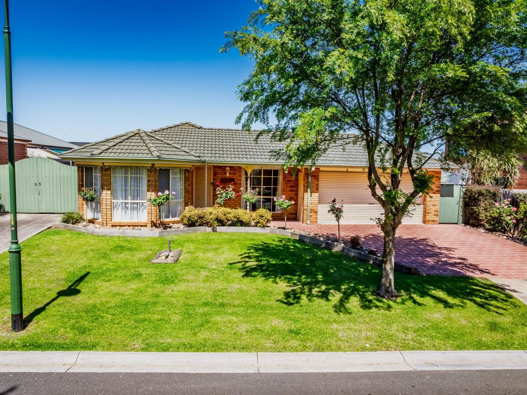 24 JAGGER CCT, CRANBOURNE EAST, VIC 3977