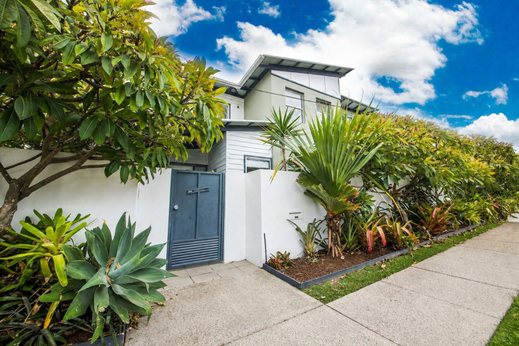 16 Petrel Ave, Mermaid Beach, QLD 4218