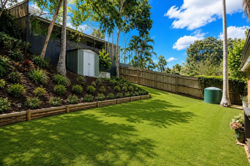 19 Neptune St, Chapel Hill, QLD 4069