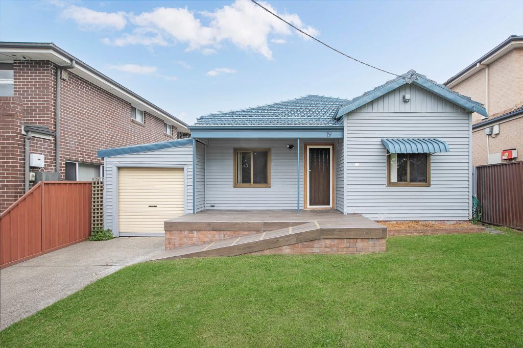 19 Adam St, Campsie, NSW 2194