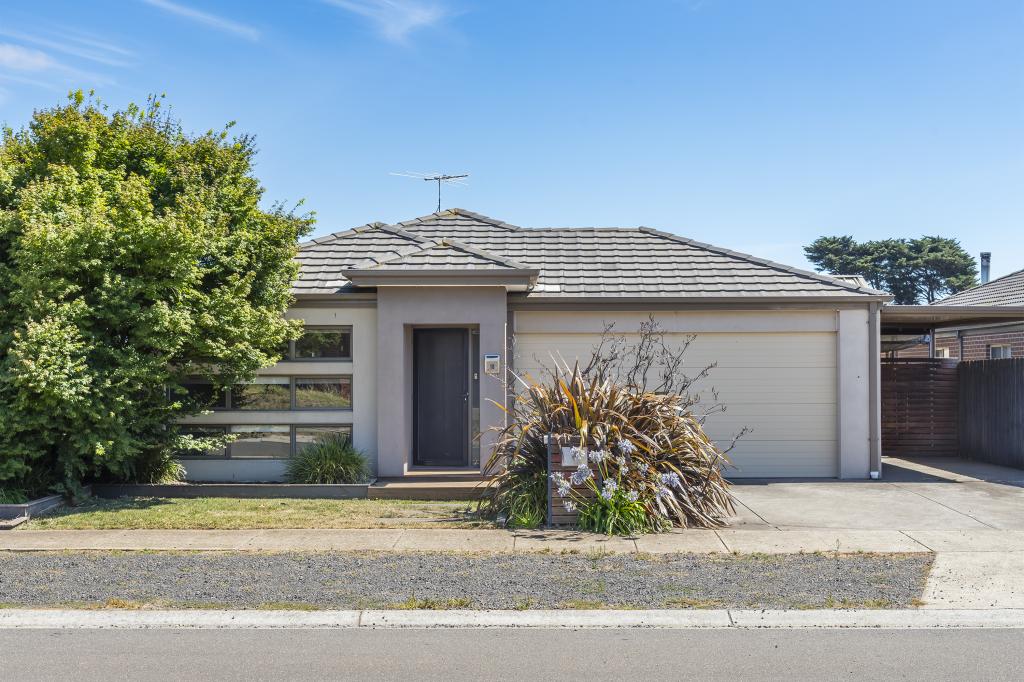 18 Lancelot Cres, Lancefield, VIC 3435