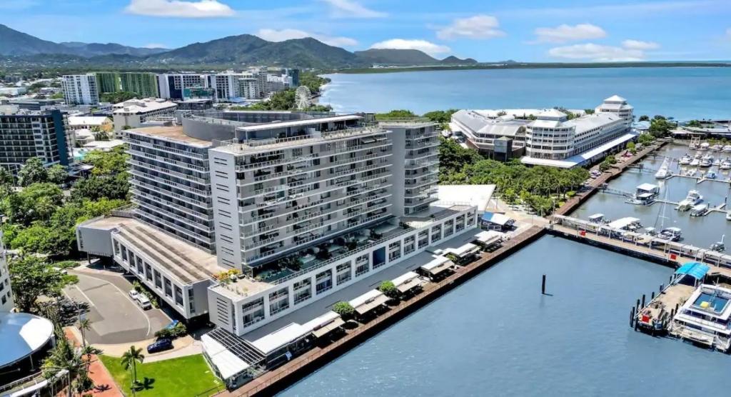 401-402/1 Marlin Pde, Cairns City, QLD 4870