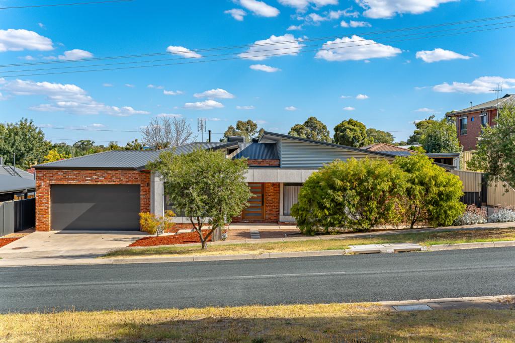 1B HOLLY ST, GOLDEN SQUARE, VIC 3555