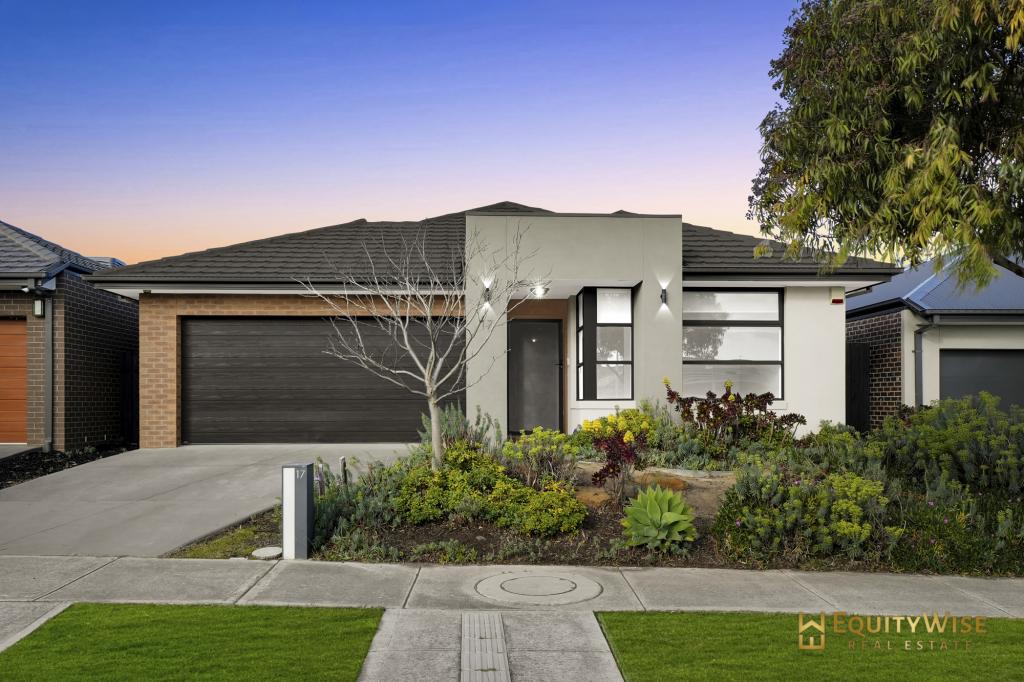 17 RONDO DR, MANOR LAKES, VIC 3024